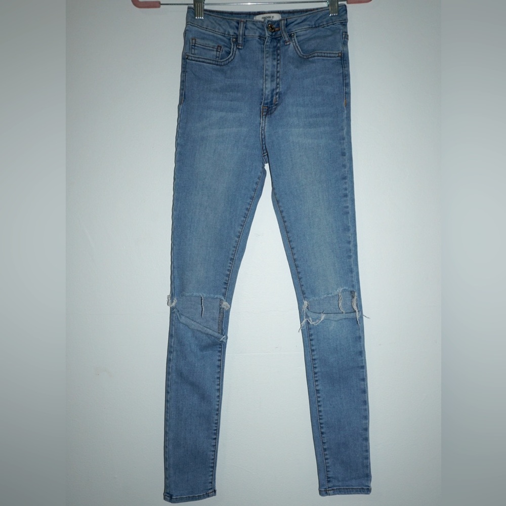 Forever 21 Light-wash high waist ripped skinny jeans. Size 25.